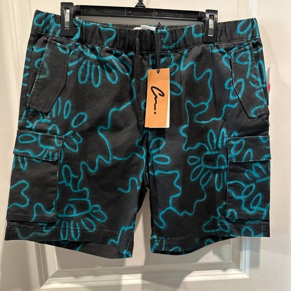 Cristina Martinez Gender Inclusive Print Cargo Shorts I - Picture 7 of 13